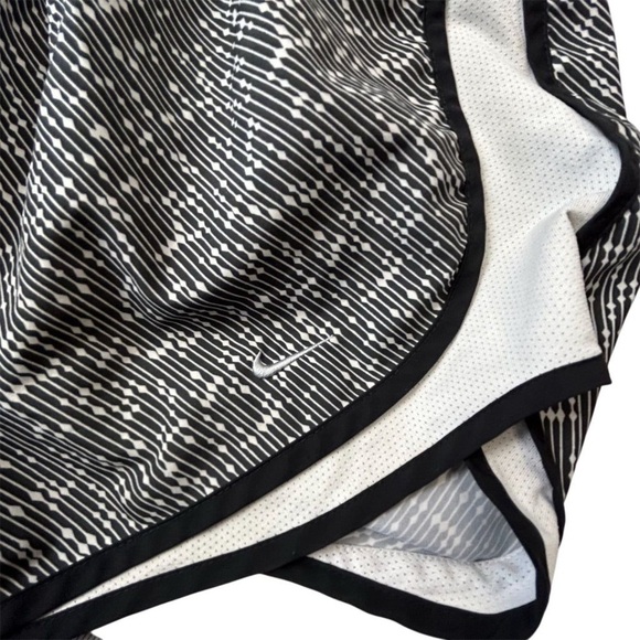 Nike Women's Dri-FIT Tempo Running Shorts Black Geometric Size L - Picture 3 of 6